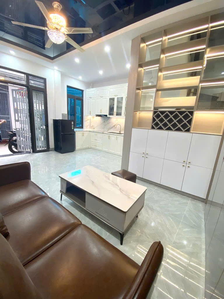 Bán nhà Nguyễn Chính mt 5m 9.3 tỷ nhà đẹp, ở ngay, gần ô tô