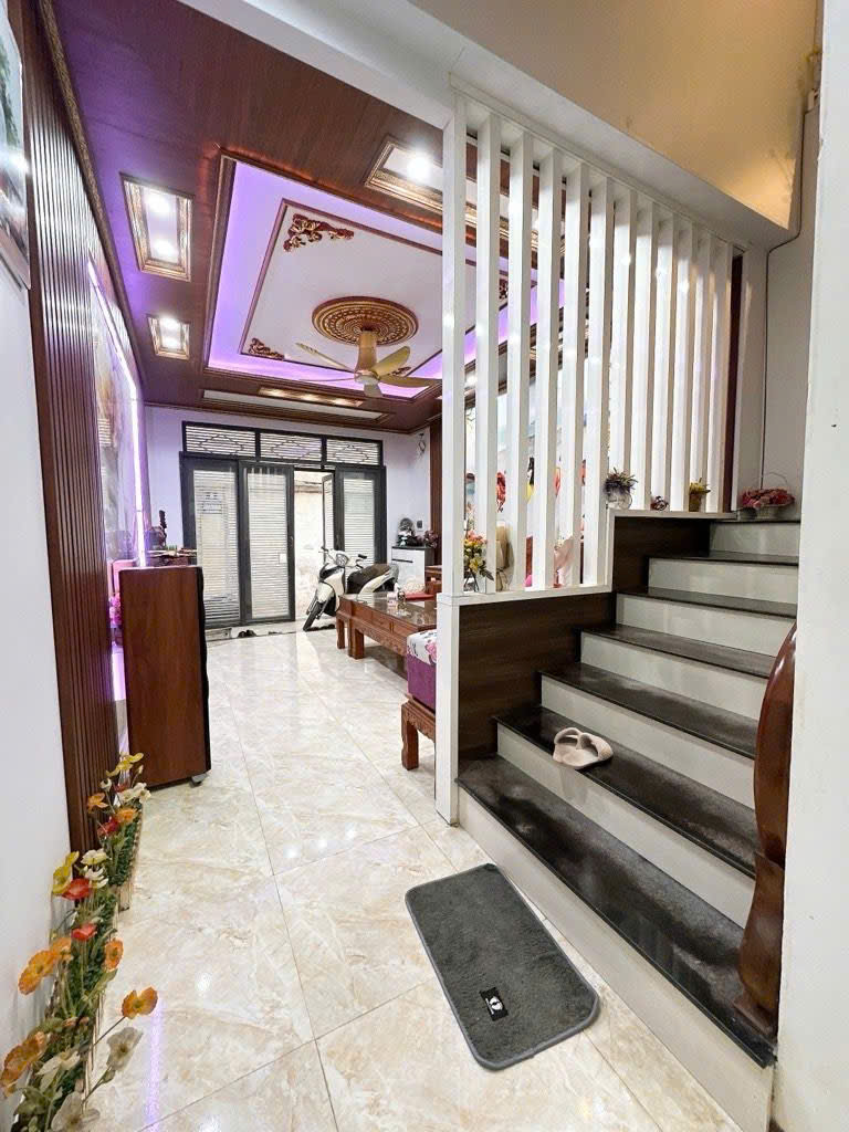 Bán nhà Hoàng Mai 5 tầng mt 5.3m 8.3 tỷ