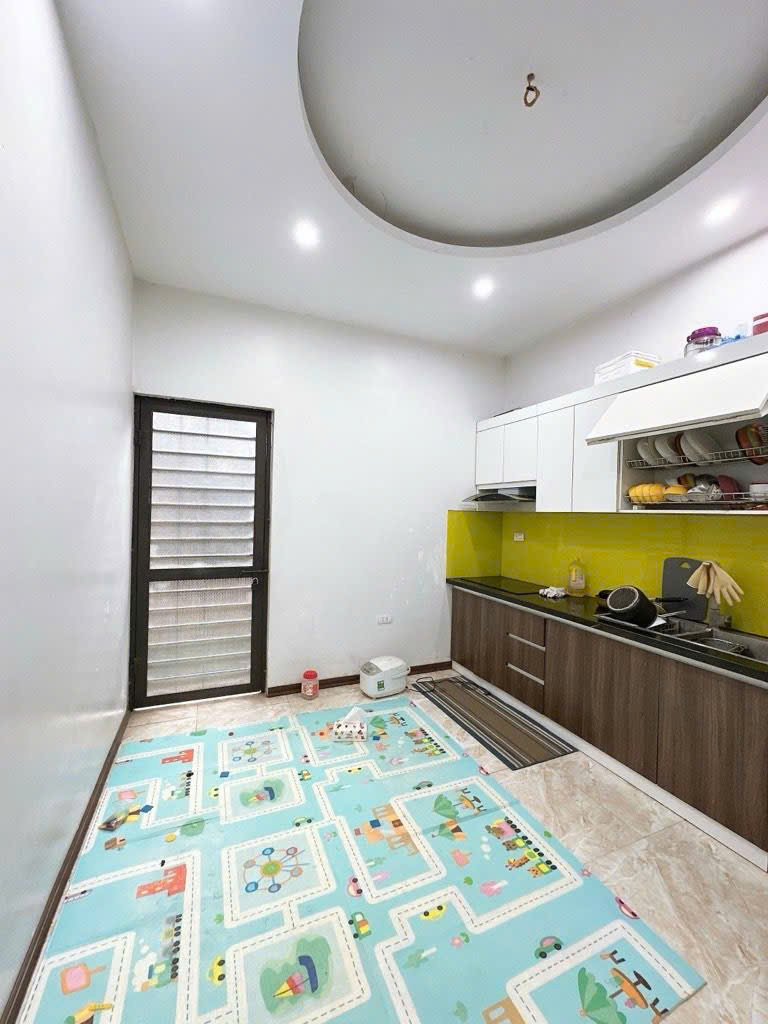 Bán nhà Hoàng Mai 5 tầng mt 5.3m 8.3 tỷ