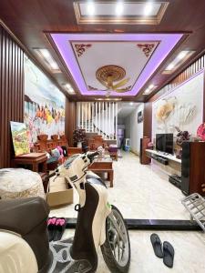 Bán nhà Tân Mai 60m mt 4.1m 13.5 tỷ gần ô tô ở ngay