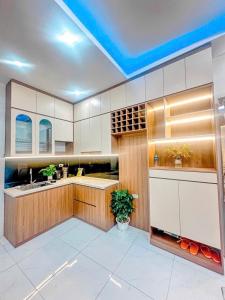 Bán nhà Gốc Đề Hoàng Mai 5 tầng mt 5m 6.76 tỷ ngõ nông nhà đẹp