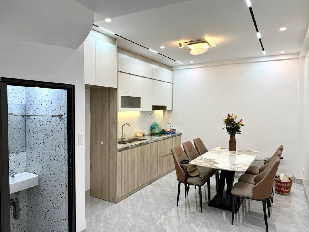 BÁN NHÀ ĐẸP - FULL NỘI THẤT - NHỈNH 11 TỶ