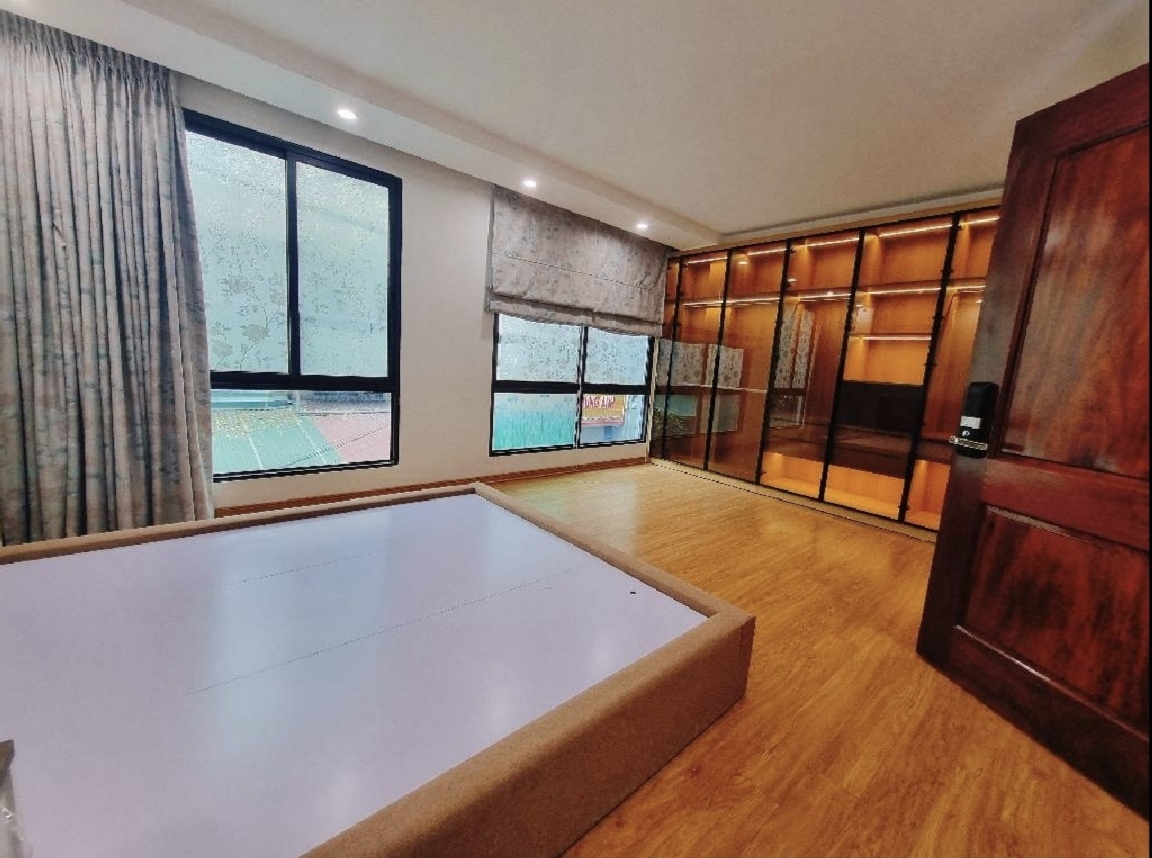 Nhà Siêu Phẩm 5 Tầng Đầy Đủ Công Năng 4P ngủ, 3 Vic , Gần Chợ, Trường Học Ngay Cạnh, Trung Tâm Huyện Sầm Uất!