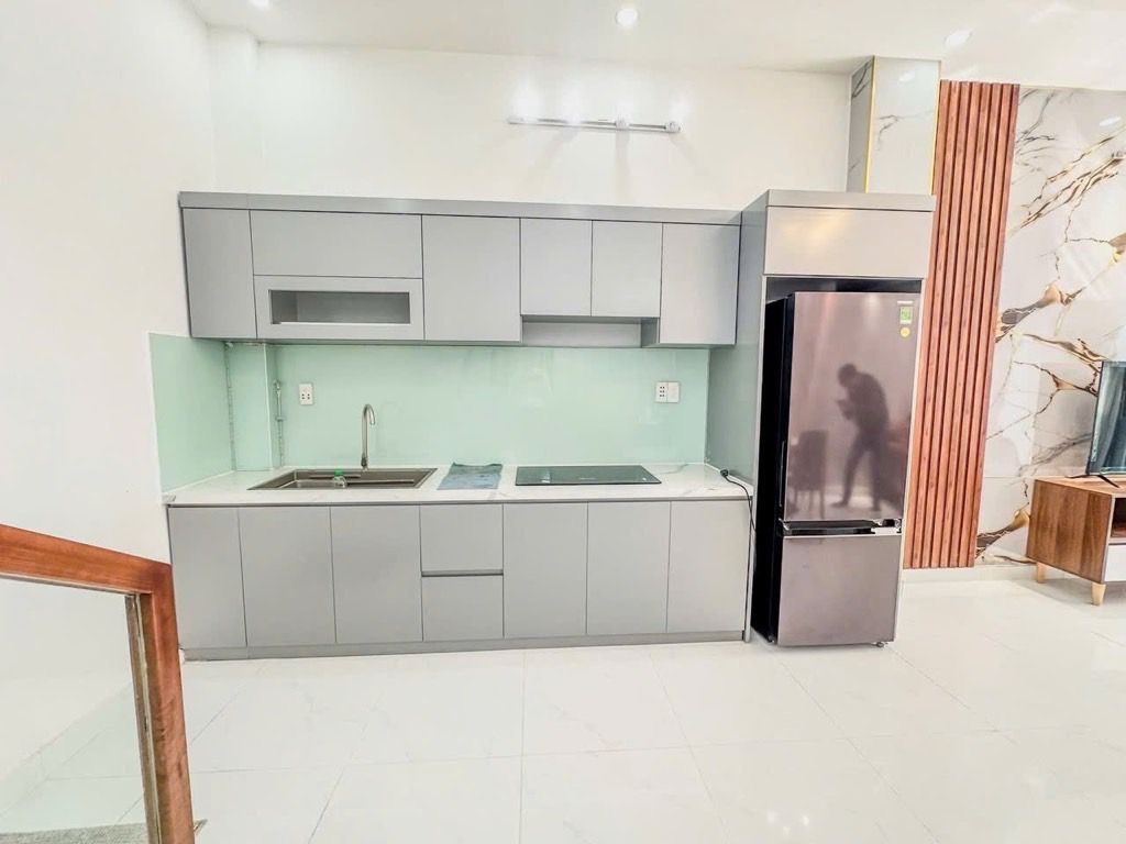 Bán nhà đường Trần Thị Trọng, nhà cực đẹp trong khu, 5 tầng hiện đại