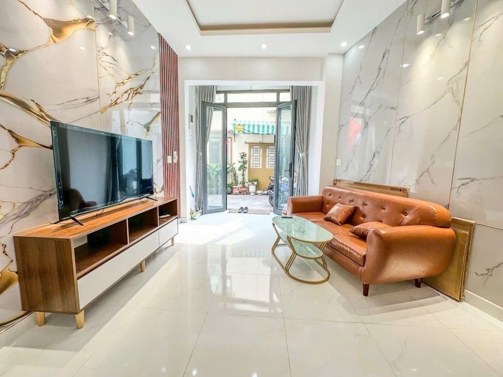 Bán nhà đường Trần Thị Trọng, nhà cực đẹp trong khu, 5 tầng hiện đại