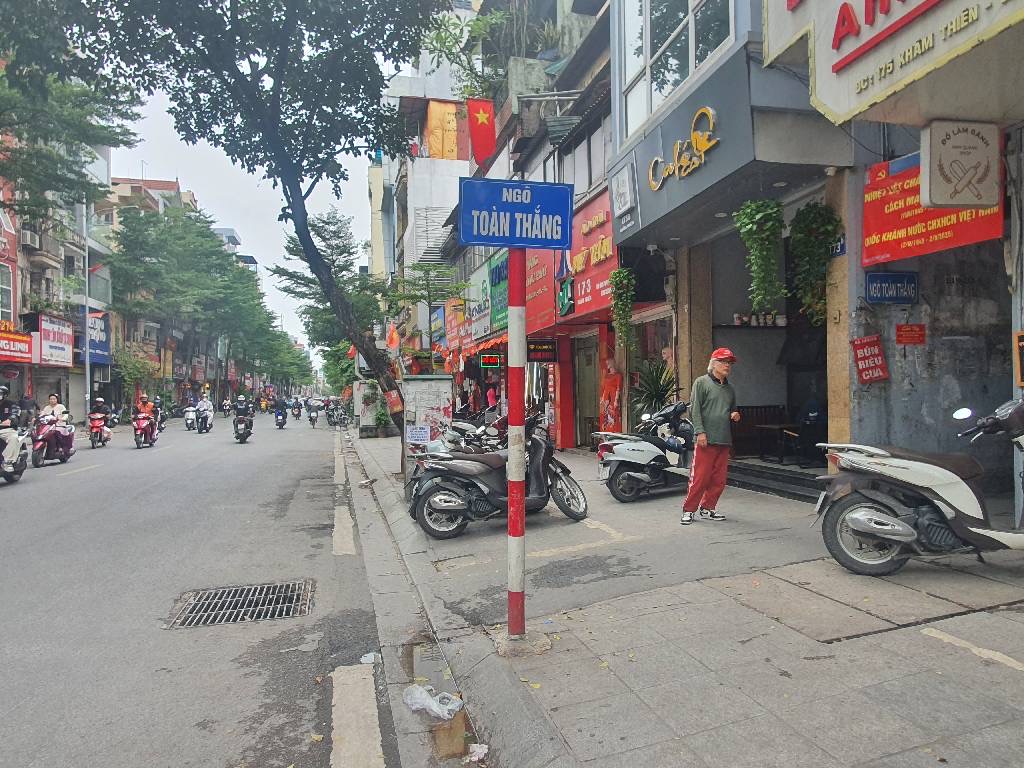 Cần giao bán căn nhà: siêu phẩm trung tâm đống đa, nhà đẹp vào ở ngay đón tết , full nội thất , giảm thêm 100tr giá chào mới chỉ nhỉnh 8tỉ Sổ đỏ chính chủ