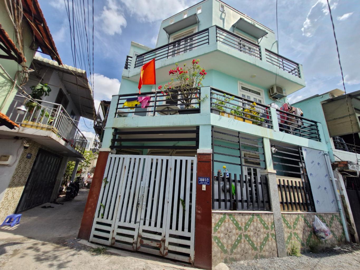 CHỦ NGỘP TIỀN CẦN BÁN GẤP, TỪ #4.5TỶ GIẢM CÒN #3TỶ750, NHÀ 3 TẦNG #40M2 #LÃ XUÂN OAI #Q9