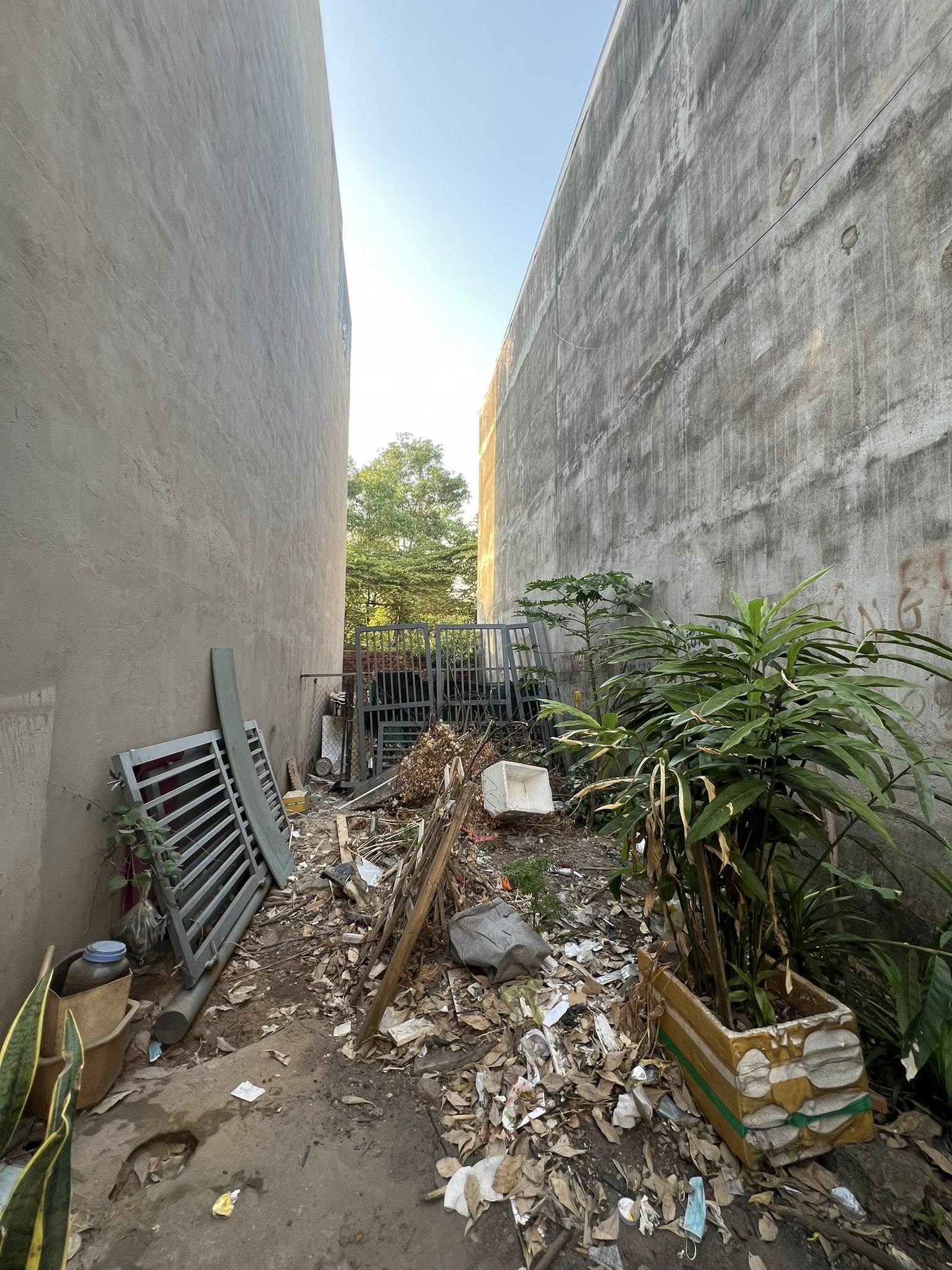 CHỈ NHỈNH 5 TỶ LÔ ĐẤT ĐẸP KHU DÂN CƯ PHÂN LÔ HẺM 76 LÊ VĂN CHÍ - LINH TRUNG