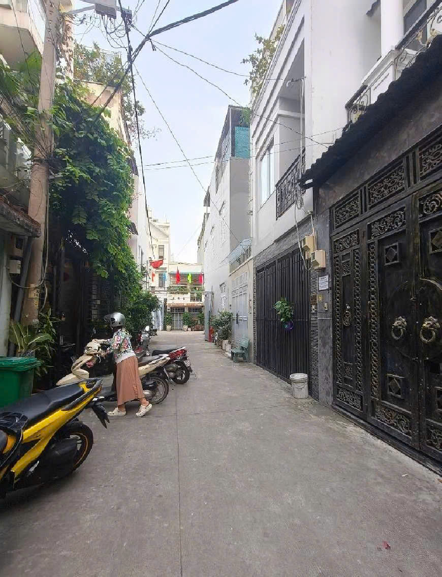 BÁN GẤP NHÀ 3 TẦNG KHU PHÂN LÔ – HẺM XE HƠI TỚI CỬA – HIỆP BÌNH PHƯỚC, THỦ ĐỨC