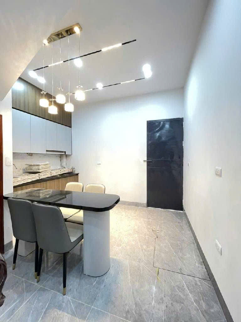 BÁN NHÀ KIM GIANG – SÁT MẶT PHỐ – 2 THOÁNG TRƯỚC SAU - 8.6 TỶ