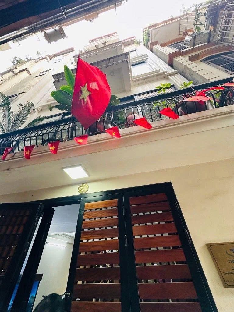 Chủ nhà bán gấp, ngõ Sh tránh nhau, diện tích 44.5m2, giá chào 12 tỷ