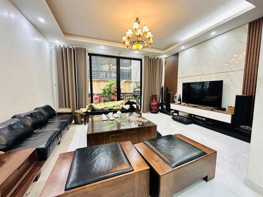 Chủ nhà bán gấp, ngõ Sh tránh nhau, diện tích 44.5m2, giá chào 12 tỷ