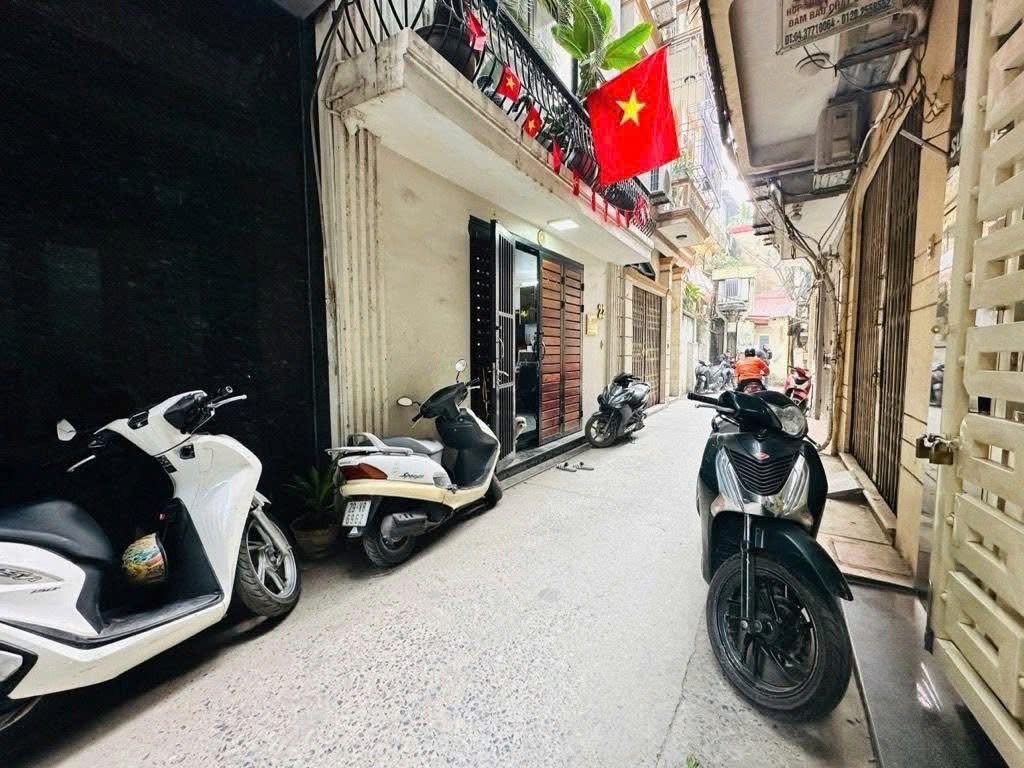 Chủ nhà bán gấp, ngõ Sh tránh nhau, diện tích 44.5m2, giá chào 12 tỷ