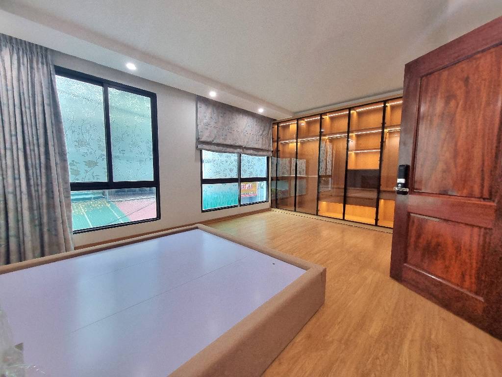 Bán nhà lô góc đường tựu liệt