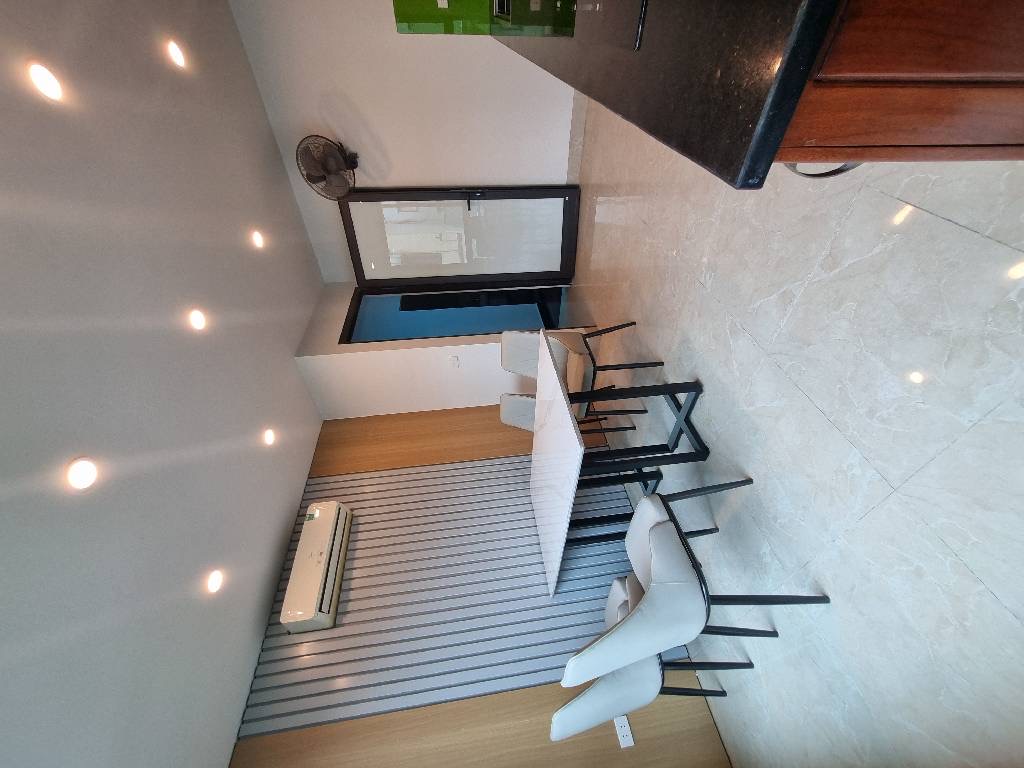 Bán nhà lô góc đường tựu liệt