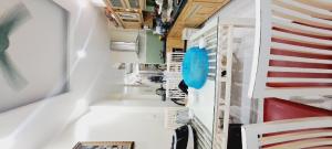 NHÀ ĐẸP - GẦN PHỐ 2 THOÁNG - CHỈ VIỆC XÁCH VALI VỀ Ở - CÁCH CÔNG VIÊN THỐNG NHẤT 300M.