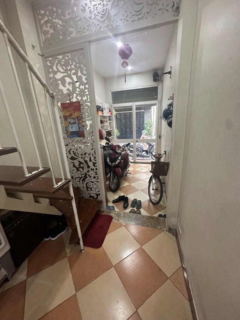 Bàn nhà Bạch Mai, HBT, HN. OTO vào tầng 1.