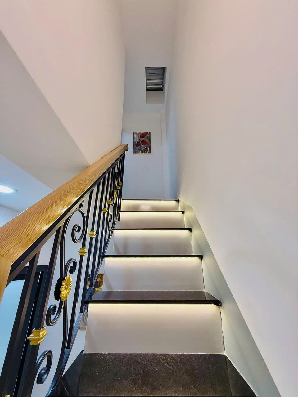 BÁN NHÀ NHỈNH 5 TỶ - NHÀ 4 TẦNG 4634TWE3