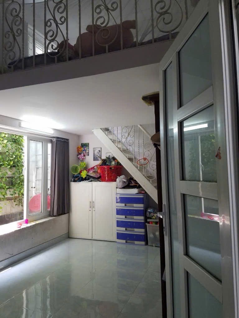 Nhà bán mặt tiền