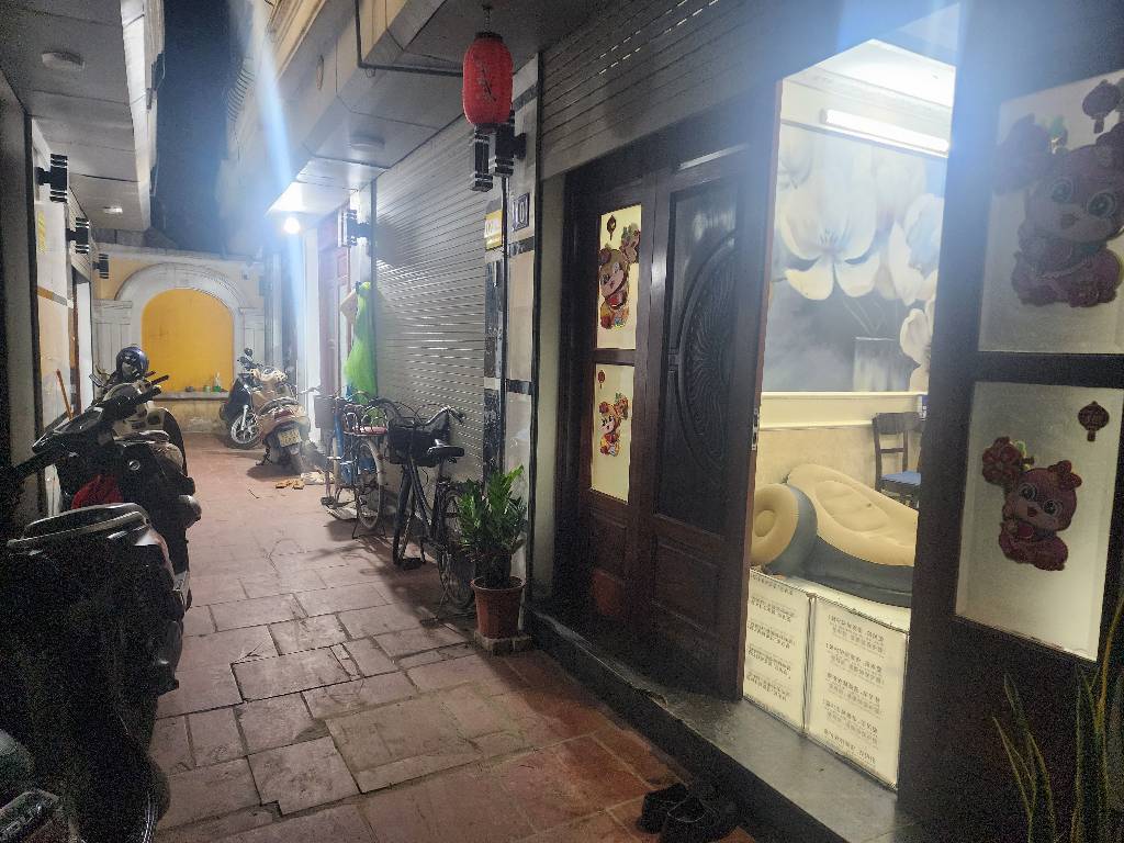 HÀNG XÓM CIPUTRA - 6X TỶ 6 TẦNG NGÕ XE MÁY TRÁNH