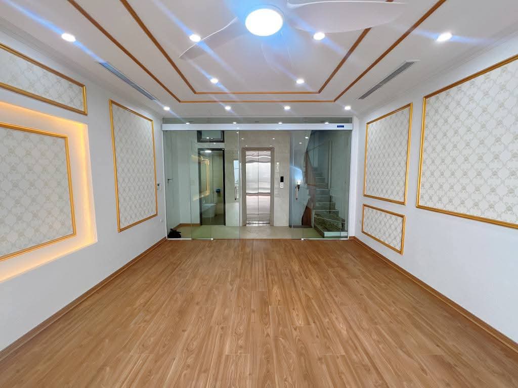 11 TỶ -  7 TẦNG - GARA OTO - THANG MÁY