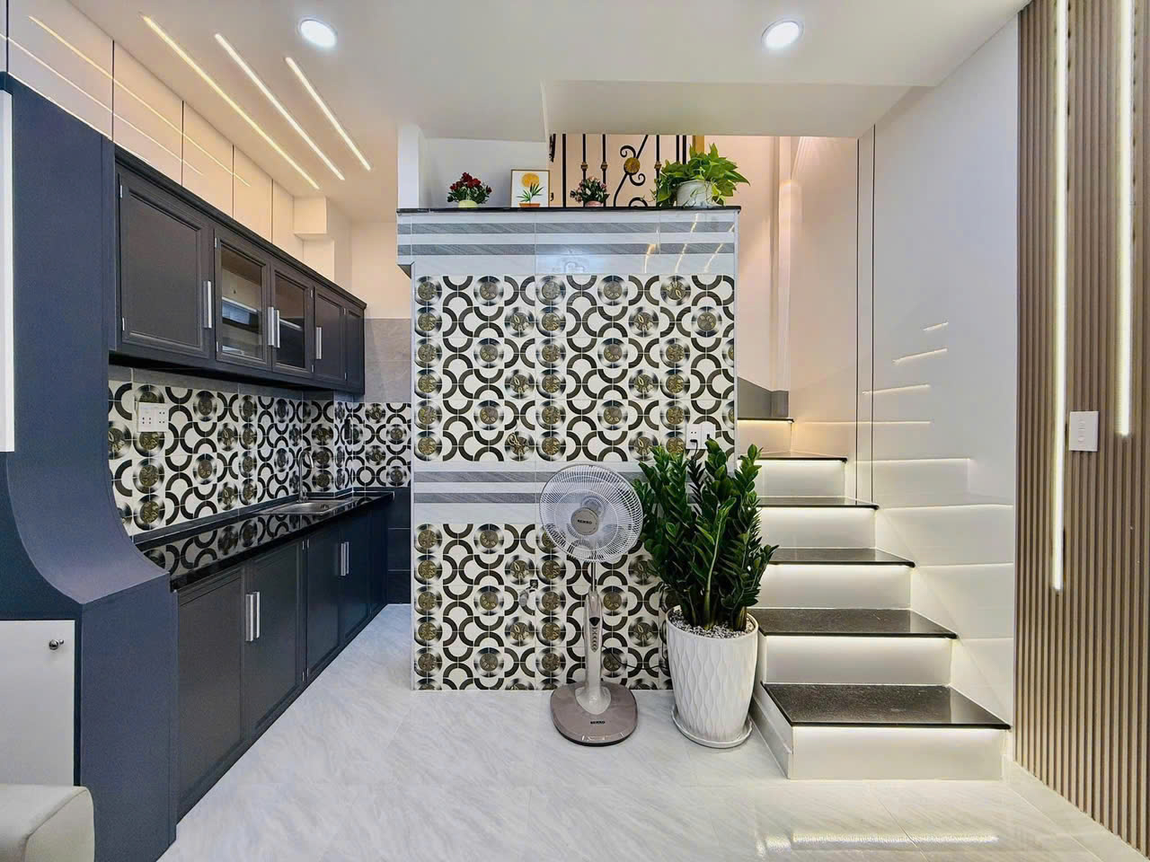 BÁN NHÀ NHỈNH 5 TỶ- SỔ HỒNG RIÊNG 24QRQWWQ