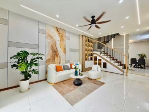 BÁN NHÀ NHỈNH 5 TỶ- SỔ HỒNG RIÊNG 2432T2