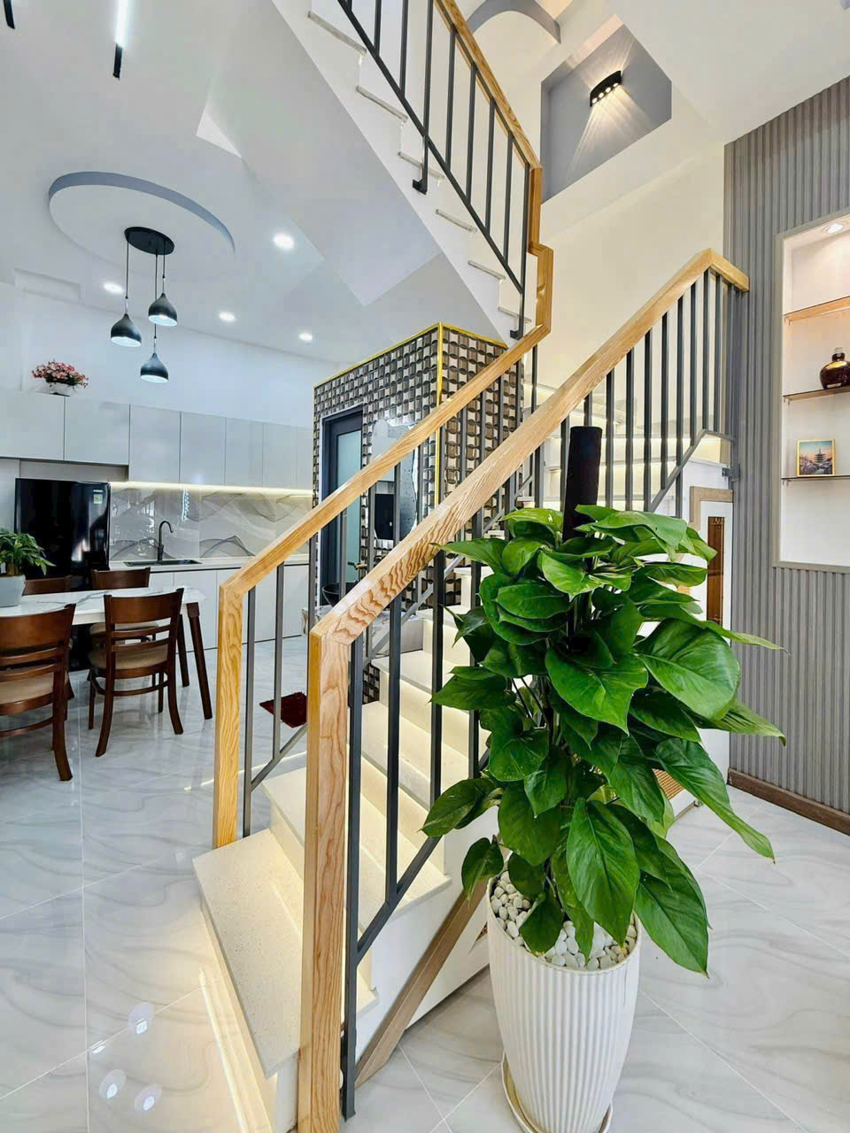 BÁN NHÀ NHỈNH 5 TỶ- SỔ HỒNG RIÊNG ET3q2gqwgq3