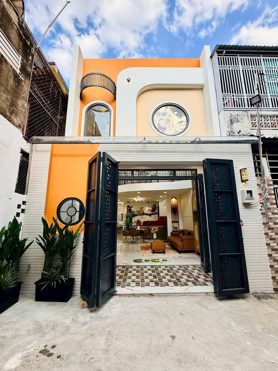 NHANH THÌ CÒN - TÂN BÌNH 2” - 70M2 (4.8x15) A4 - 2 TẦNG, 3 PHÒNG NGỦ (1PN DƯỚI TRỆT), 2WC - SÂN ĐỂ XE RỘNG - HẺM SẠCH, DÂN TRÍ CAO - TẶNG FULL NỘI THẤT XỊN - 5.x TỎI TL