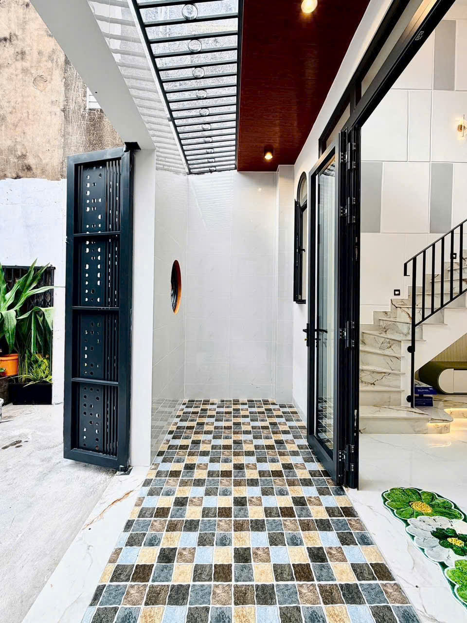 NHANH THÌ CÒN - TÂN BÌNH 2” - 70M2 (4.8x15) A4 - 2 TẦNG, 3 PHÒNG NGỦ (1PN DƯỚI TRỆT), 2WC - SÂN ĐỂ XE RỘNG - HẺM SẠCH, DÂN TRÍ CAO - TẶNG FULL NỘI THẤT XỊN - 5.x TỎI TL