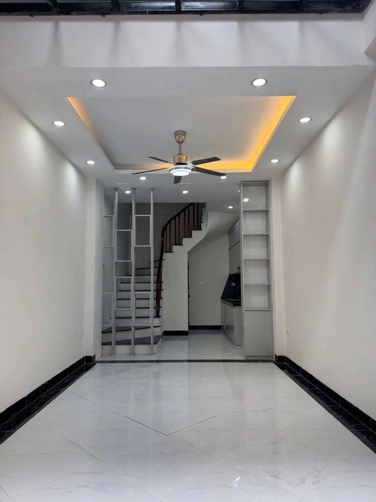 BÁN NHÀ LÔ GÓC TRUNG TÂM THANH TRÌ 40M,5 TẦNG, GIÁ 5 TỈ