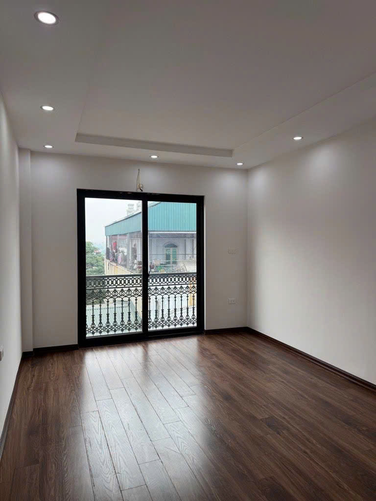 BÁN NHÀ LÔ GÓC TRUNG TÂM THANH TRÌ 40M,5 TẦNG, GIÁ 5 TỈ