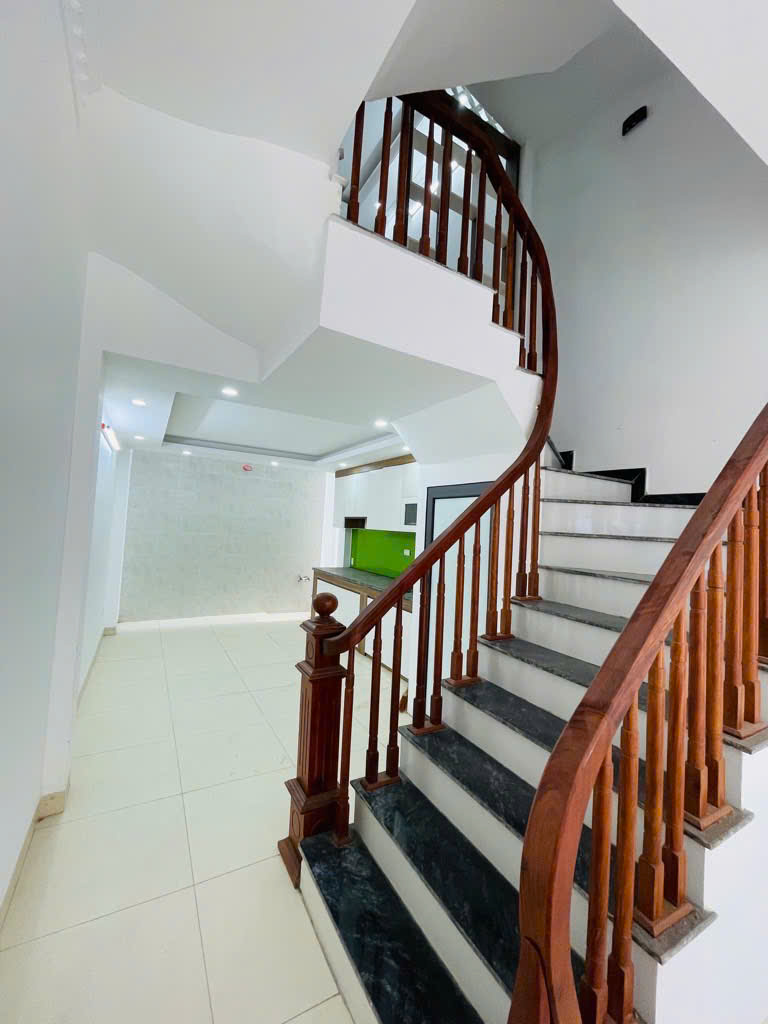 Bán nhà thanh trì ngọc hồi 40m,4 tầng, giá 5.5 tỉ