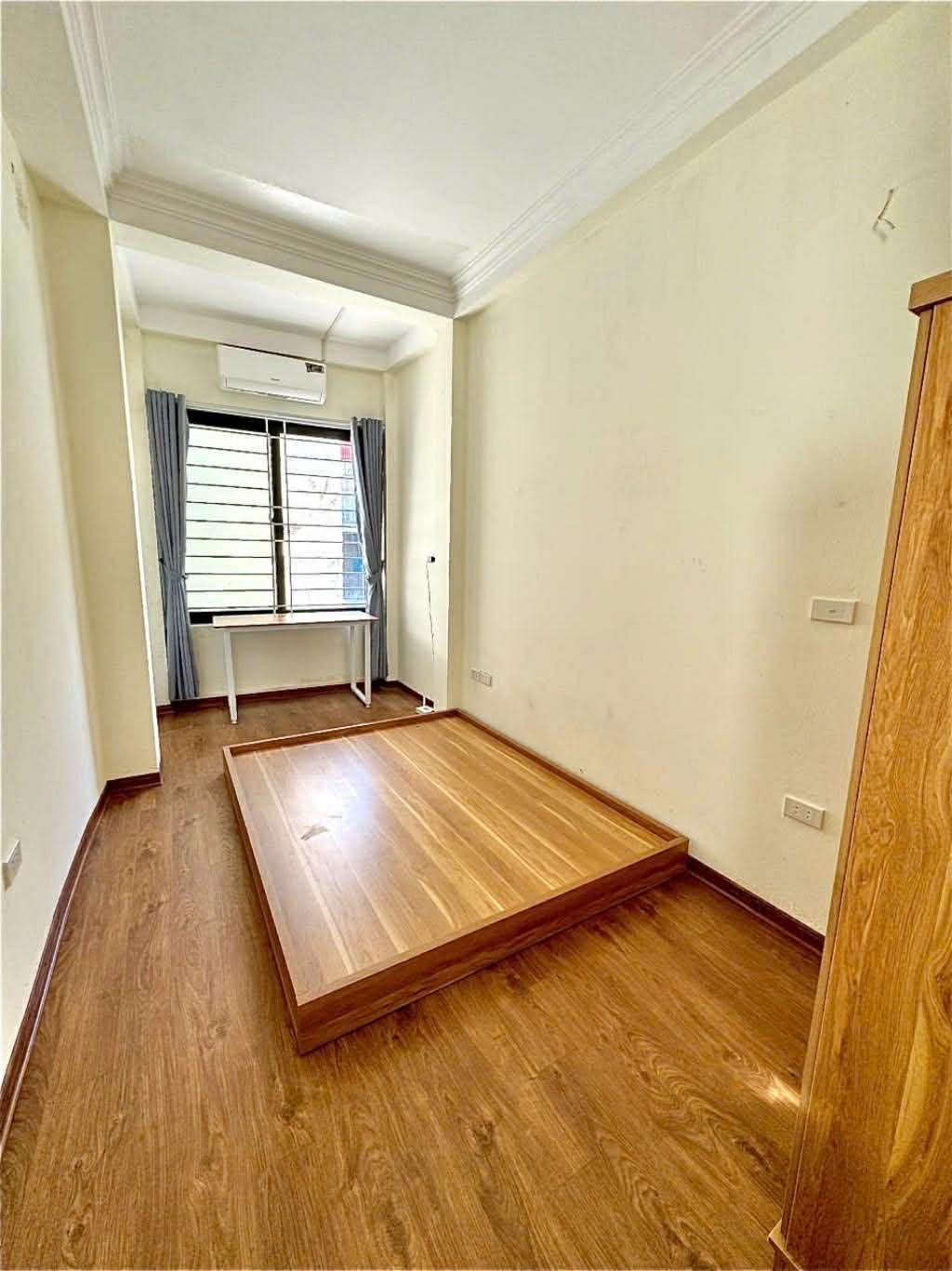 11,8 TỶ- Lô góc 2 mặt ngõ, DT 40m2*6T thang máy, MT 4,6m, 50m ra ô tô đỗ, ngõ thông vòng quanh