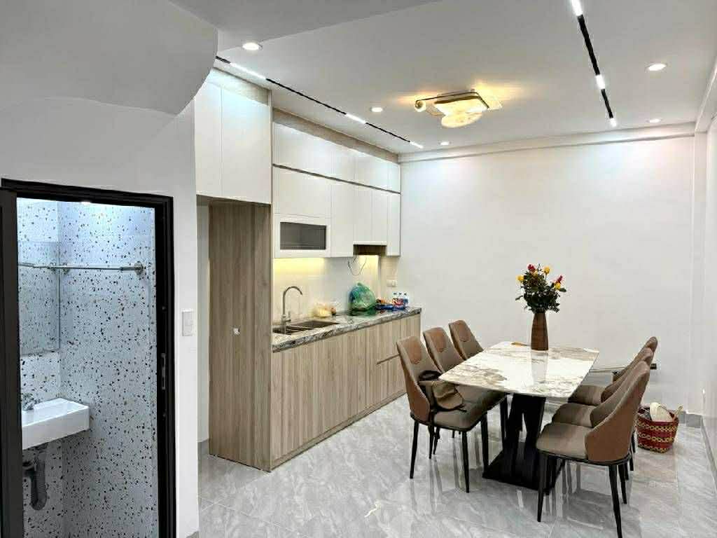 Bán nhà Vũ Tông Phan 37m2 x 5 tầng - 11.5 tỷ (có TL)