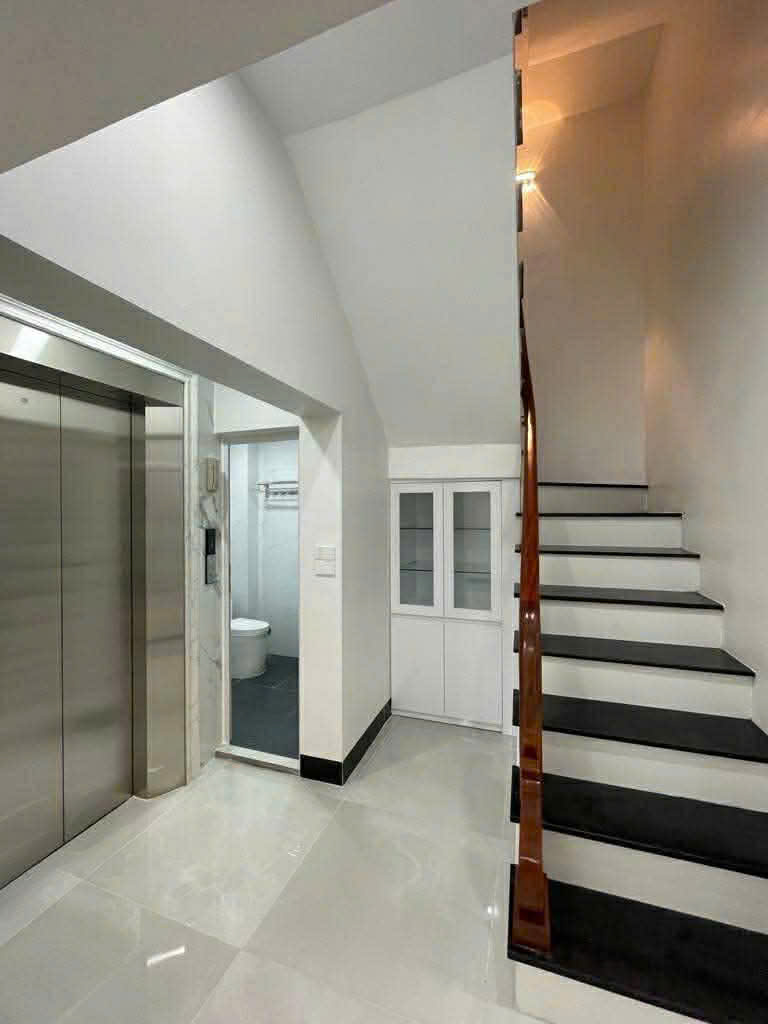 THANG MÁY, GẦN CHỢ, BỆNH VIỆN LỚN, Tứ Hiệp Thanh Trì Nhà Mới 40m²x 6 tầng, nhỉnh 8 tỷ.