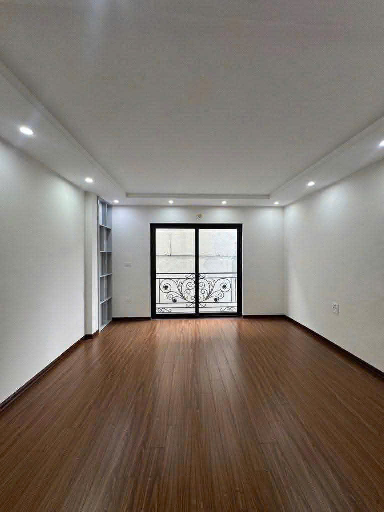 THANG MÁY, GẦN CHỢ, BỆNH VIỆN LỚN, Tứ Hiệp Thanh Trì Nhà Mới 40m²x 6 tầng, nhỉnh 8 tỷ.