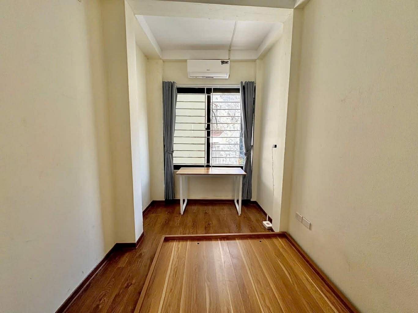 Nhà to rộng P Giảng Võ, 50m2*4T ngõ thông, gần ôtô dừng đỗ, thoáng trước sau, thang máy, ở/cho thuê