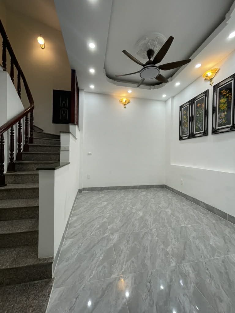 HIẾM, Nhà Phạm Thận Duật 32m2*5T, cách mặt ngõ to thông kinh doanh 1 nhà, gần ô tô, ngõ đẹp,