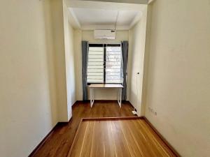 Bán nhà phố Văn Cao - Ba Đình DT 50m2 4 tầng - Nhà dân xây - Cách ô tô 35m!!!