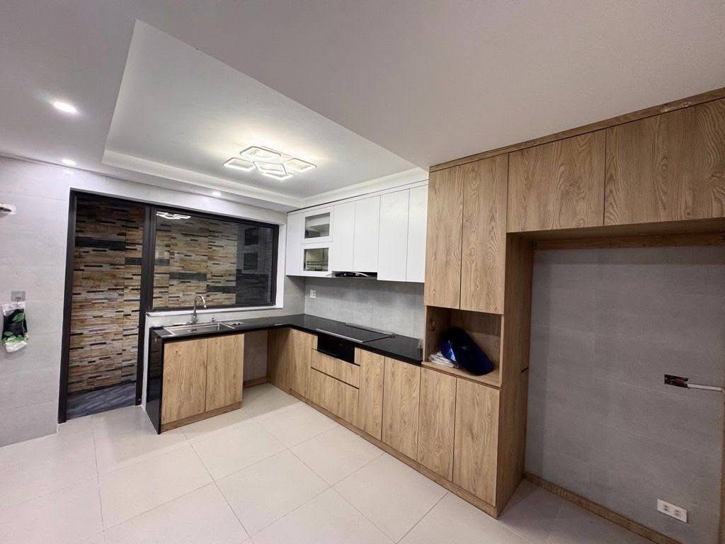 NHÀ PHỐ CẦU GIẤY -  MỘT BƯỚC RA Ô TÔ - VF3 LÙI CỬA - NHÀ DÂN XÂY  - SỔ HOA HẬU - THOÁNG TRƯỚC SAU.