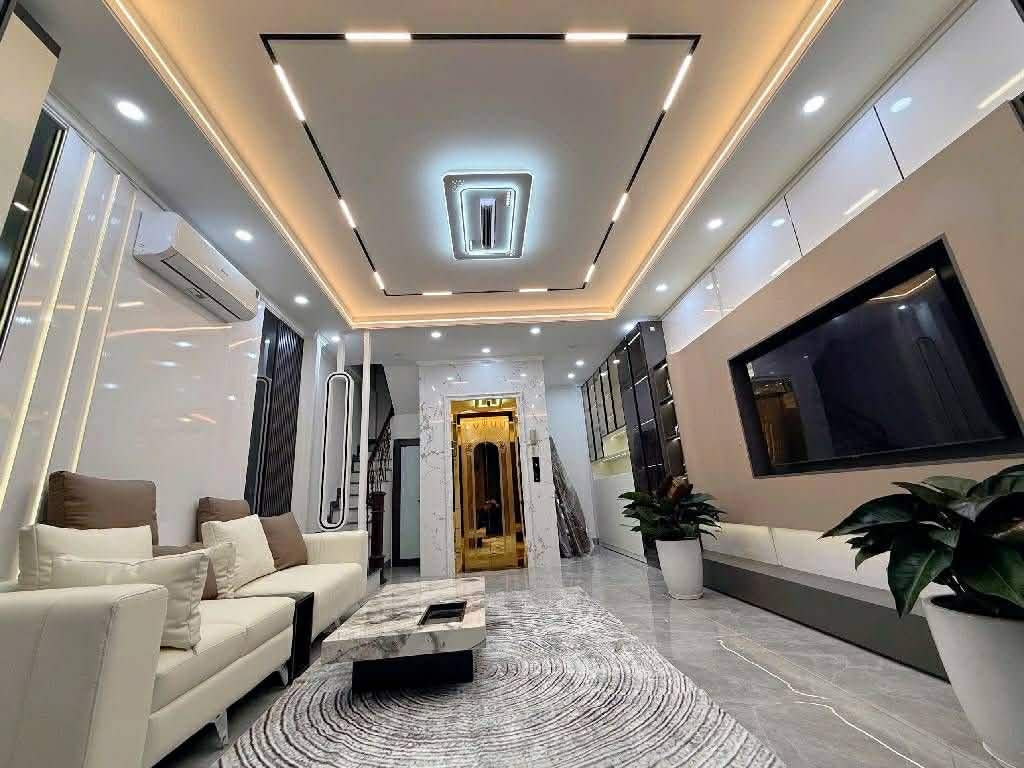 PHỐ TRẦN KHÁT CHÂN, DT 42M2, THANG MÁY, LÔ GÓC, 6 TẦNG, MT 4.5M, GIÁ 12.XTỶ