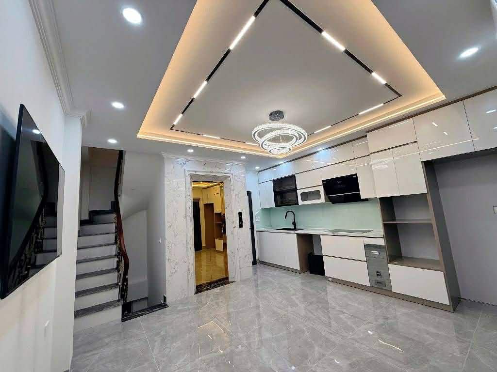 PHỐ TRẦN KHÁT CHÂN, DT 42M2, THANG MÁY, LÔ GÓC, 6 TẦNG, MT 4.5M, GIÁ 12.XTỶ