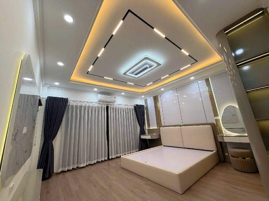 PHỐ TRẦN KHÁT CHÂN, DT 42M2, THANG MÁY, LÔ GÓC, 6 TẦNG, MT 4.5M, GIÁ 12.XTỶ