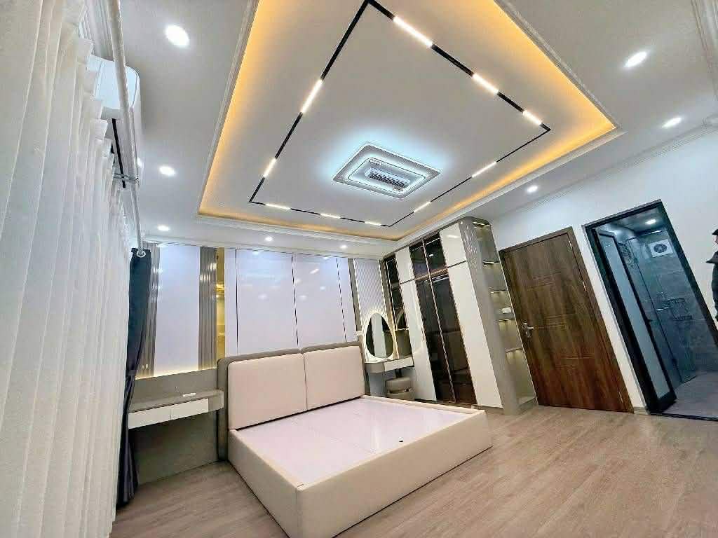 PHỐ TRẦN KHÁT CHÂN, DT 42M2, THANG MÁY, LÔ GÓC, 6 TẦNG, MT 4.5M, GIÁ 12.XTỶ