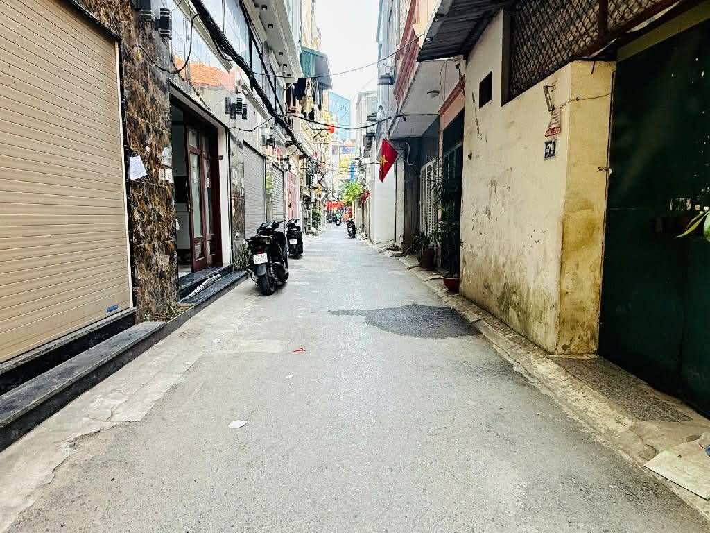 NHÀ PHỐ TRỊNH ĐÌNH CỬU, VF3 ĐỖ CỬA, DT 28M2, GẦN CHỢ, 3 TẦNG, GIÁ 6.2 TỶ