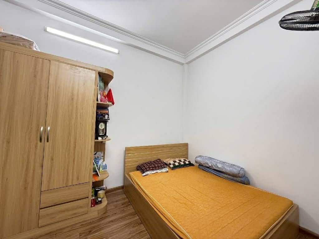 NHÀ PHỐ TRỊNH ĐÌNH CỬU, VF3 ĐỖ CỬA, DT 28M2, GẦN CHỢ, 3 TẦNG, GIÁ 6.2 TỶ