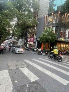 NHÀ PHỐ THỌ LÃO, DT 40M2, PHÂN LÔ, MT 4.8M, OTO ĐỖ CỔNG, GIÁ NHỈNH 6 TỶ.