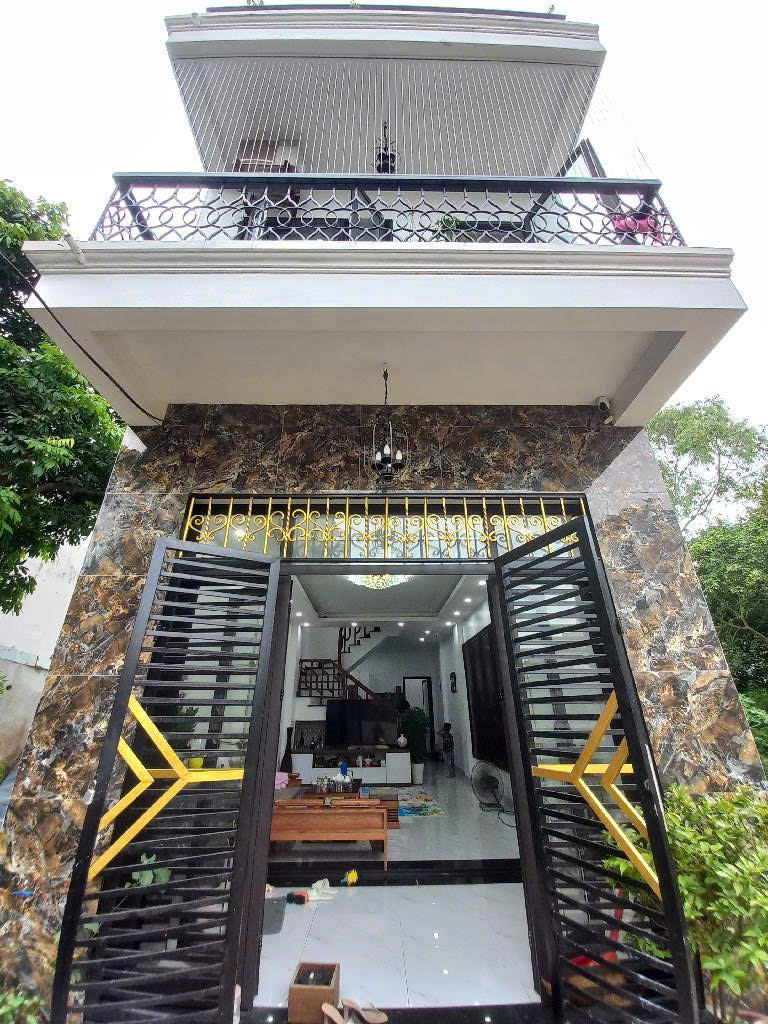 Bán nhà diện  tích 60m2, 3 tầng, mặt tiền 4m tại Cự Khối, Long Biên, Hà Nội