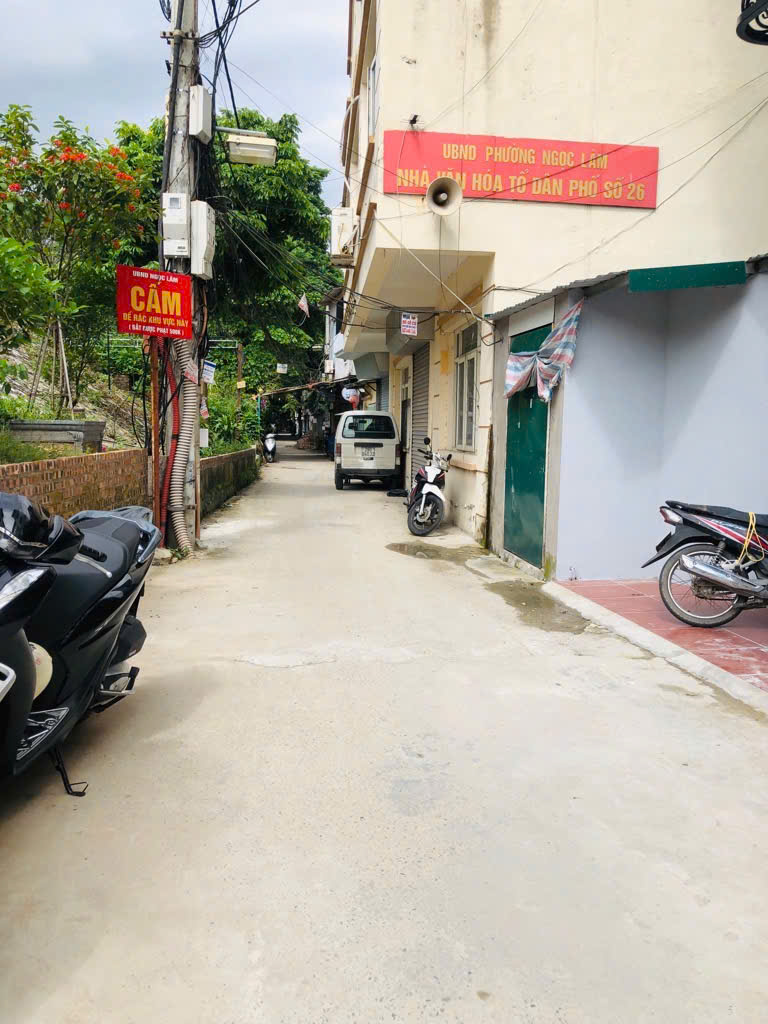 Bán nhà diện tích sổ 32m2, thực tế sử dụng 37m2, 5 tầng, mặt tiền 4.1m, sâu  7.9m tại Bồ Đề, Long Biên, Hà Nội